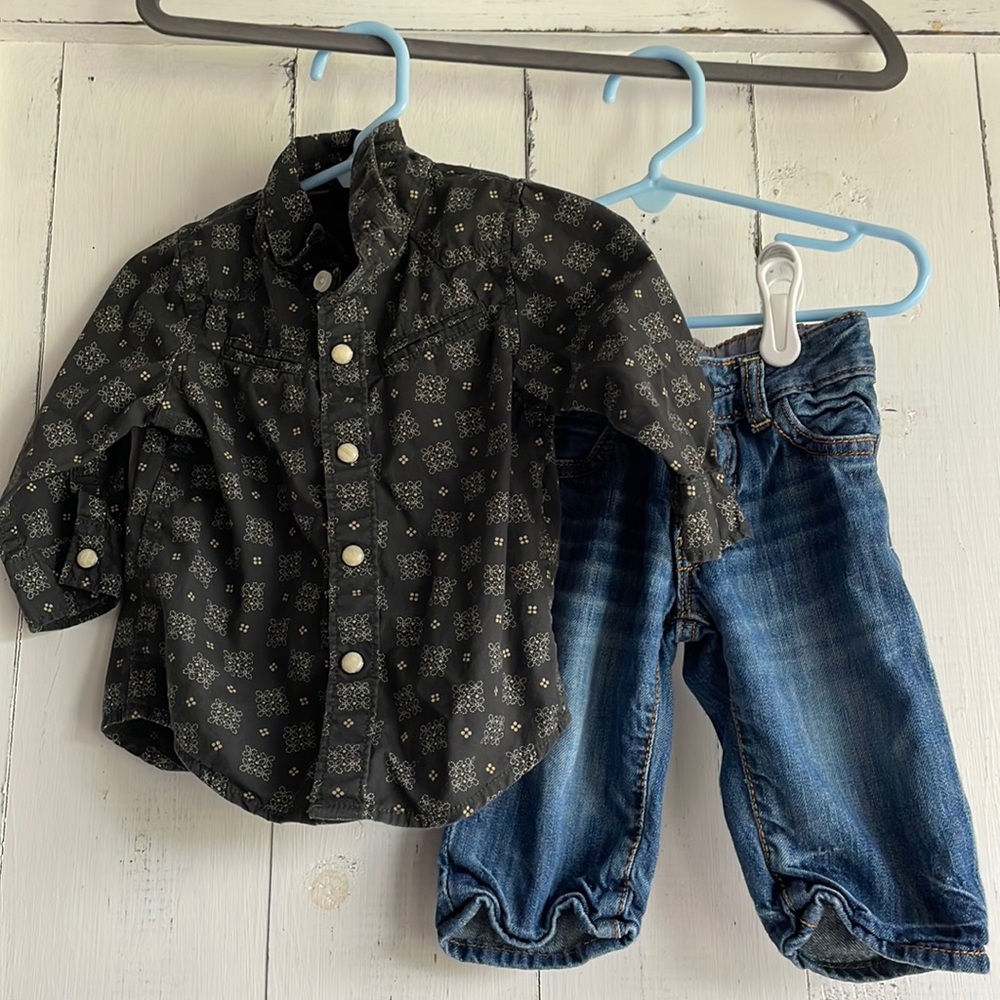 Gap Jeans and Button Down Shirt Outfit